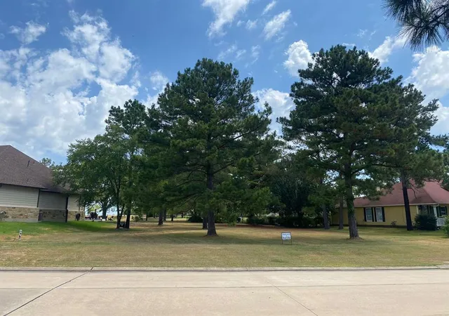 3rd image of 10856 Bourbon St, Willis, TX 77318 | MLS# 2870650