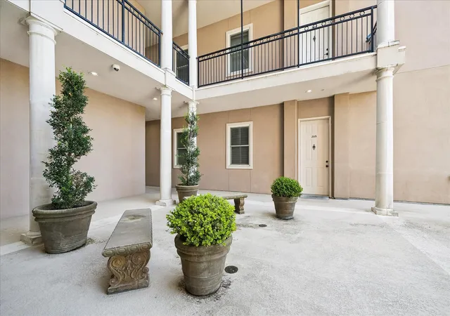 15th image of 58 Briar Hollow Ln #203, Houston, TX 77027 | MLS# 78686620