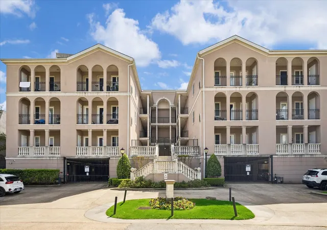 Homes for sale in Houston, TX | 58 Briar Hollow Ln #203, Houston, TX 77027 | MLS# 78686620
