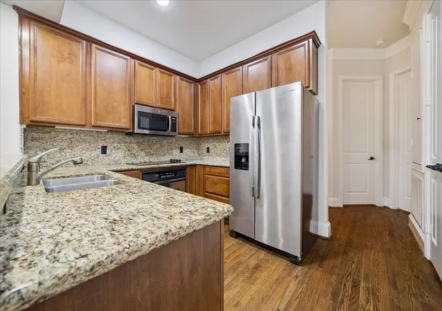 Homes for sale in Houston, TX | 58 Briar Hollow Ln #203, Houston, TX 77027 | MLS# 78686620
