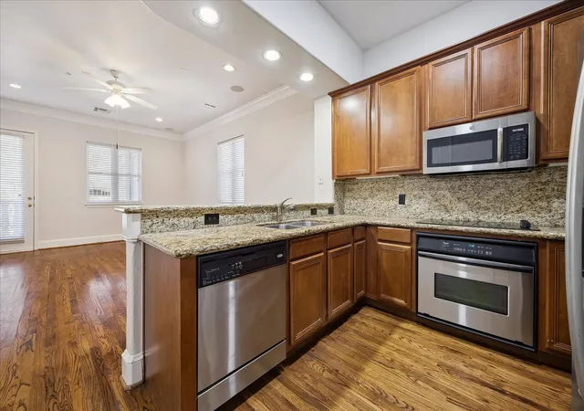 Homes for sale in Houston, TX | 58 Briar Hollow Ln #203, Houston, TX 77027 | MLS# 78686620