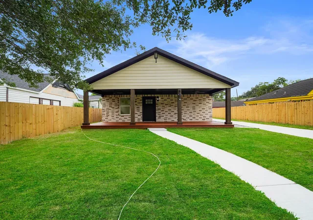 2nd image of 1408 Pearson St, Houston, TX 77023 | MLS# 67133122