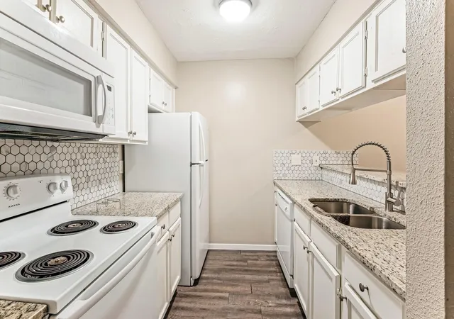 1st image of 7313 Gulf Fwy #403, Houston, TX 77017 | MLS# 11106351