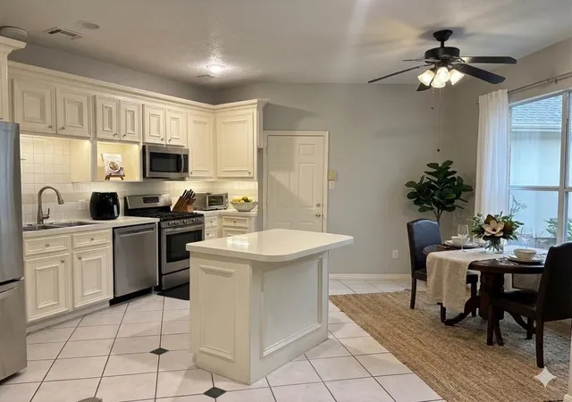 Photo 4 of Townhouse for sale at 880 Tully Rd #92, Houston, TX 77079 | MLS# 19612750 | Listing updated on 2026-07-28