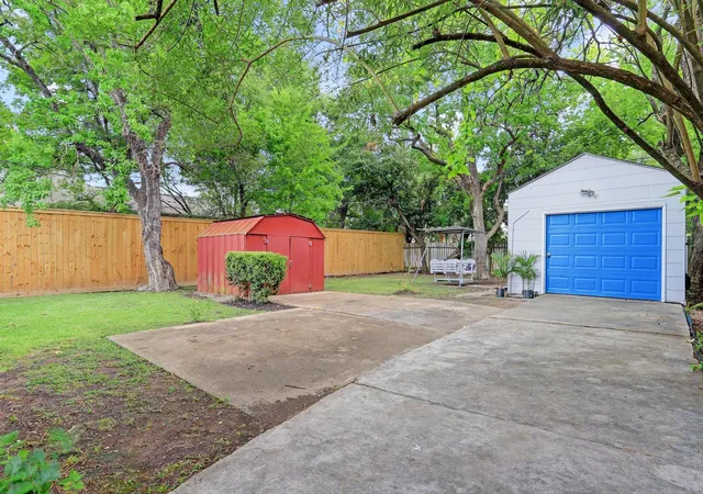 14th image of 5217 Locust St, Bellaire, TX 77401 | MLS# 37716214