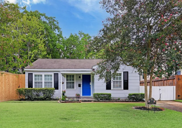 1st image of 5217 Locust St, Bellaire, TX 77401 | MLS# 37716214