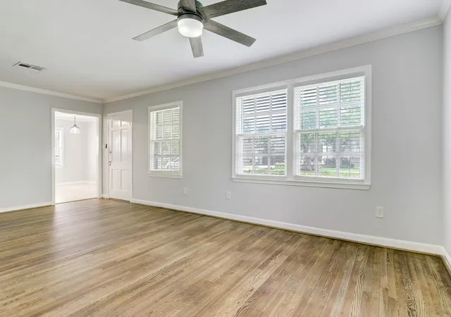 2nd image of 5217 Locust St, Bellaire, TX 77401 | MLS# 37716214