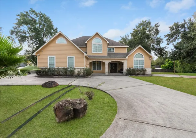 Photo 1 of Single family home for sale at 721 Oak Hill Ln, Pinehurst, TX 77362 | MLS# 80538344 | Listing updated on 2026-09-13