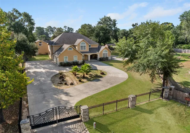 Photo 2 of Single family home for sale at 721 Oak Hill Ln, Pinehurst, TX 77362 | MLS# 80538344 | Listing updated on 2026-09-13