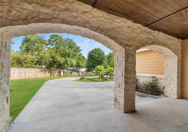 Photo 3 of Single family home for sale at 721 Oak Hill Ln, Pinehurst, TX 77362 | MLS# 80538344 | Listing updated on 2026-09-13