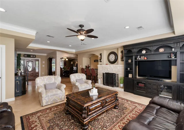 Photo 4 of Single family home for sale at 721 Oak Hill Ln, Pinehurst, TX 77362 | MLS# 80538344 | Listing updated on 2026-09-13