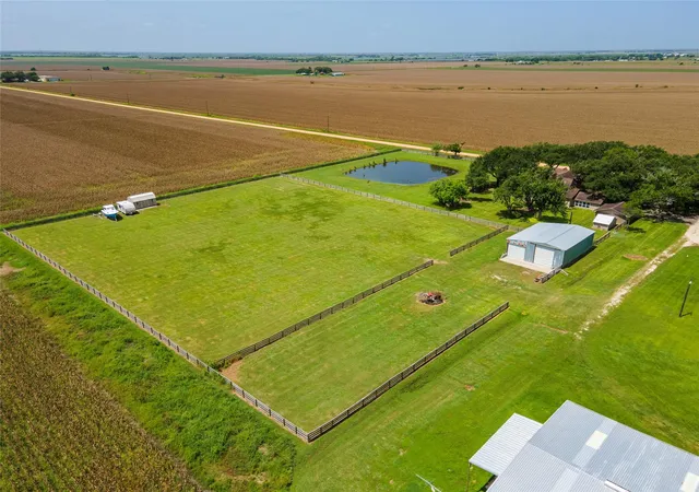 Photo 3 of Single family home for sale at 8711 County Rd 403, El Campo, TX 77437 | MLS# 72691831 | Listing updated on 2026-08-31