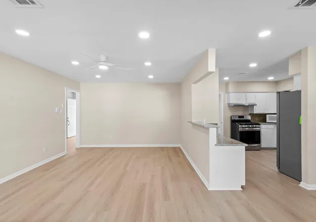 Photo 3 of Single family home for sale at 9610 Meadowglen Ln, Houston, TX 77063 | MLS# 18400244 | Listing updated on 2026-09-20