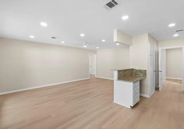 Photo 4 of Single family home for sale at 9610 Meadowglen Ln, Houston, TX 77063 | MLS# 18400244 | Listing updated on 2026-09-20