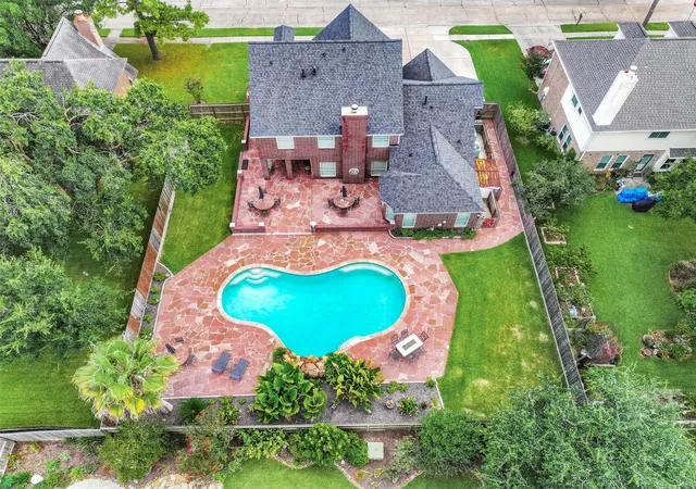 Photo 3 of Sale Pending at 1501 W Castlewood Ave, Friendswood, TX 77546 | MLS# 13523030 | Listing updated on 2026-09-24