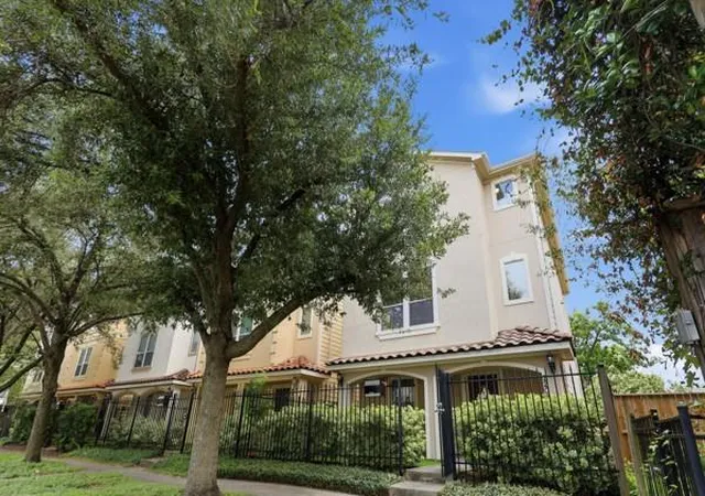 Photo 3 of Single family home for sale at 2202 Colorado St, Houston, TX 77007 | MLS# 94047159 | Listing updated on 2026-09-15