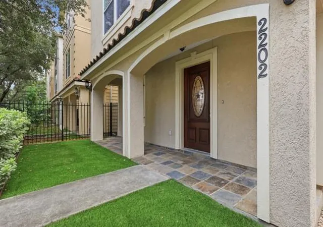 Photo 4 of Single family home for sale at 2202 Colorado St, Houston, TX 77007 | MLS# 94047159 | Listing updated on 2026-09-15