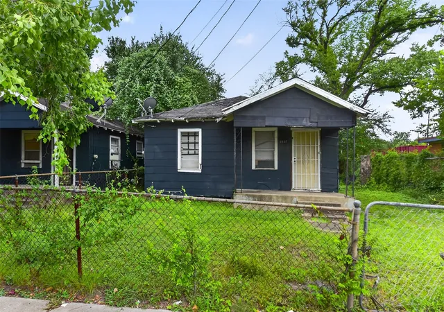 Photo 3 of Multi family home for sale at 1415 Gregg St, Houston, TX 77020 | MLS# 3518389 | Listing updated on 2026-07-24