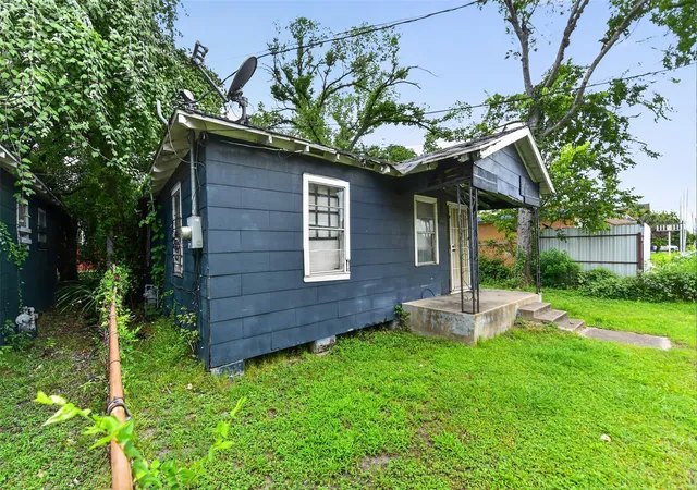 Photo 4 of Multi family home for sale at 1415 Gregg St, Houston, TX 77020 | MLS# 3518389 | Listing updated on 2026-07-24