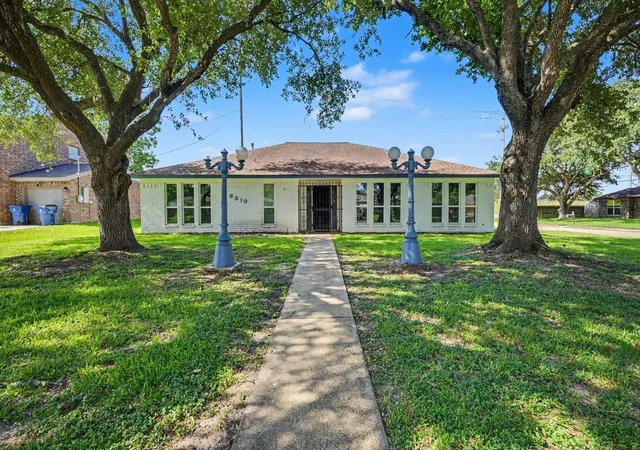 Homes for sale in Texas City, TX | 8319 Crestwood Dr E, Texas City, TX 77591 | MLS# 60180035