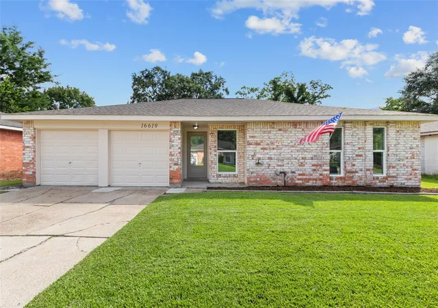Homes for sale in Friendswood, TX | 16619 Forest Bend Ave, Friendswood, TX 77546 | MLS# 25341024