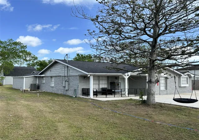 2nd image of 203 S 5th St, Highlands, TX 77562 | MLS# 77185104