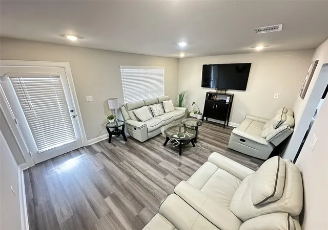 4th image of 203 S 5Th St, Highlands, TX 77562 | MLS# 77185104