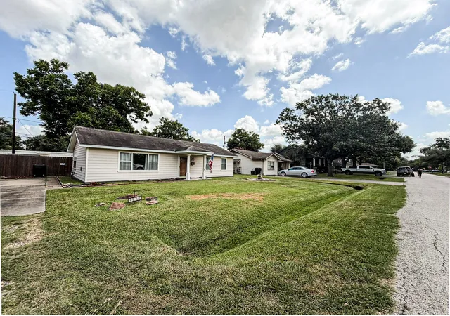 3rd image of 2009 W 14Th 1/2 St, Houston, TX 77008 | MLS# 7261670
