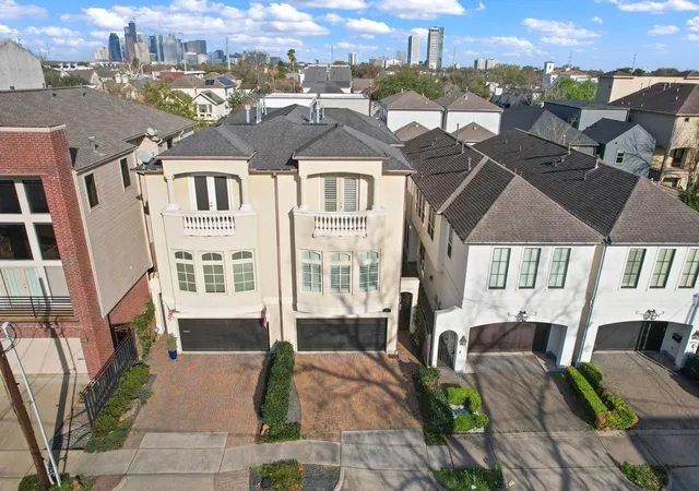 Photo 2 of Townhouse for sale at 2419 Driscoll St, Houston, TX 77019 | MLS# 94762020 | Listing updated on 2026-09-16
