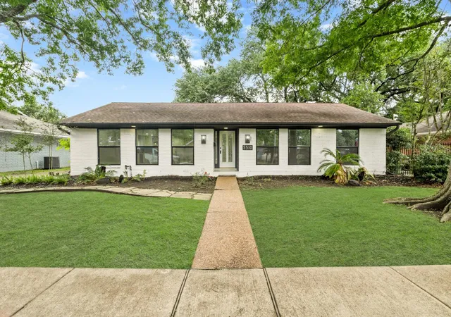 Photo 1 of Single family home for sale at 5510 Braesvalley Dr, Houston, TX 77096 | MLS# 2936127 | Listing updated on 2026-08-28