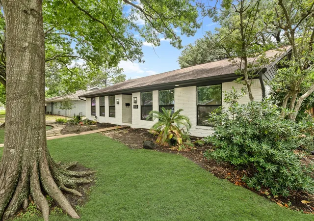 Photo 2 of Single family home for sale at 5510 Braesvalley Dr, Houston, TX 77096 | MLS# 2936127 | Listing updated on 2026-08-28