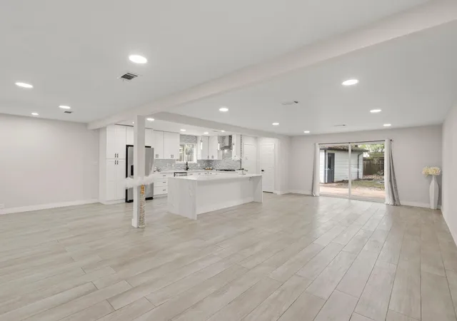 Photo 4 of Single family home for sale at 5510 Braesvalley Dr, Houston, TX 77096 | MLS# 2936127 | Listing updated on 2026-08-28