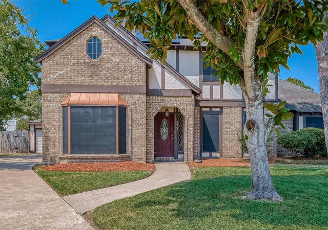 Photo 2 of Single family home for sale at 2307 Oakview Dr, Missouri City, TX 77459 | MLS# 14465160 | Listing updated on 2026-09-24