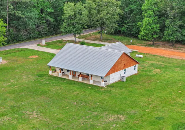 2nd image of 413 Barnett Ln, Livingston, TX 77351 | MLS# 5040783