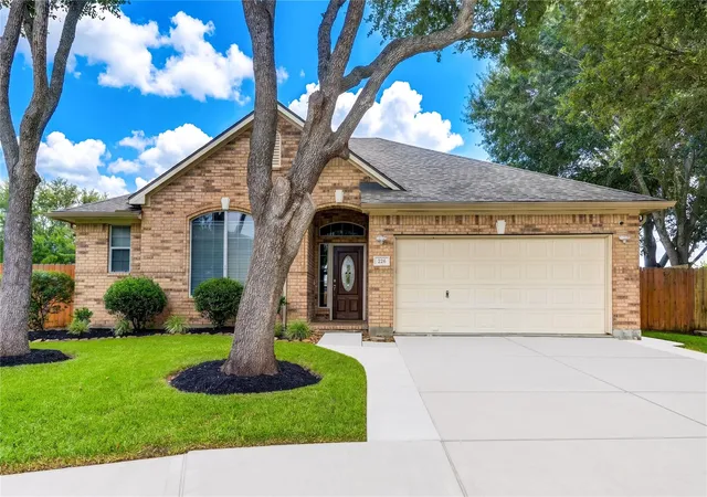 Homes for sale in Dickinson, TX | 226 Rolling Springs Ln, Dickinson, TX 77539 | MLS# 95162809