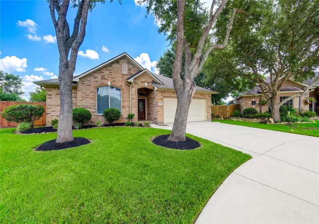 Homes for sale in Dickinson, TX | 226 Rolling Springs Ln, Dickinson, TX 77539 | MLS# 95162809