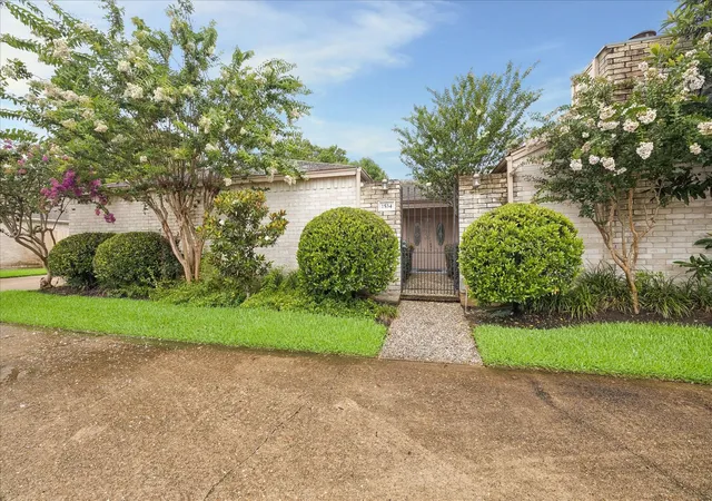 Photo 1 of Sale Pending at 1534 Beaconshire Rd, Houston, TX 77077 | MLS# 7053995 | Listing updated on 2026-09-16