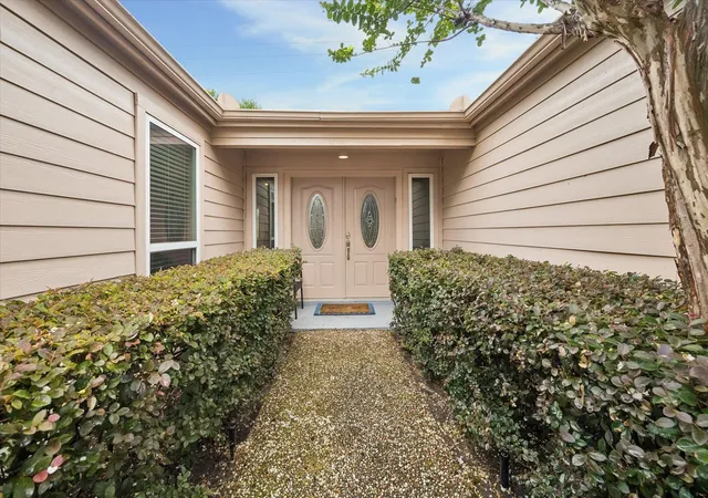 Photo 2 of Sale Pending at 1534 Beaconshire Rd, Houston, TX 77077 | MLS# 7053995 | Listing updated on 2026-09-16