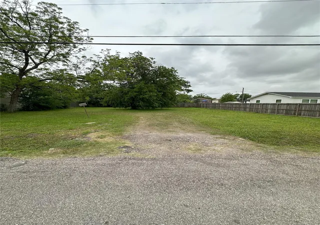 Photo 4 of Land for sale at 920 E 39th Street, Houston, TX 77022 | MLS# 31502784 | Listing updated on 2026-08-24