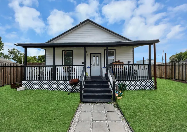 Photo 1 of Single family home for sale at 623 Medina St, Houston, TX 77012 | MLS# 13525592 | Listing updated on 2026-08-29