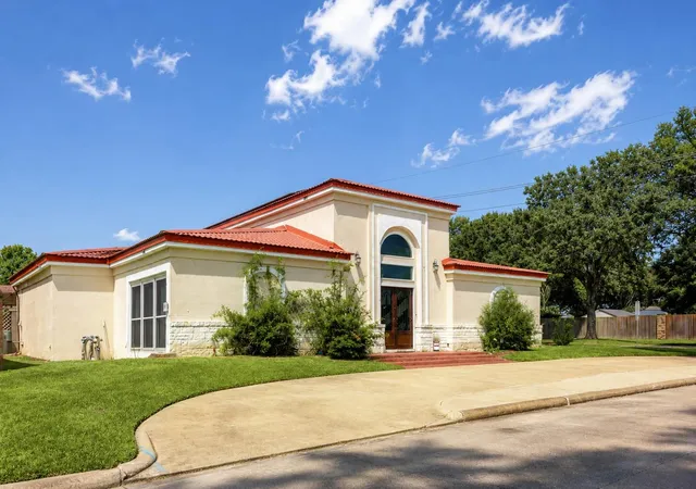 Photo 2 of Single family home for sale at 601 Westview Ter Dr, Sealy, TX 77474 | MLS# 22284174 | Listing updated on 2026-08-18