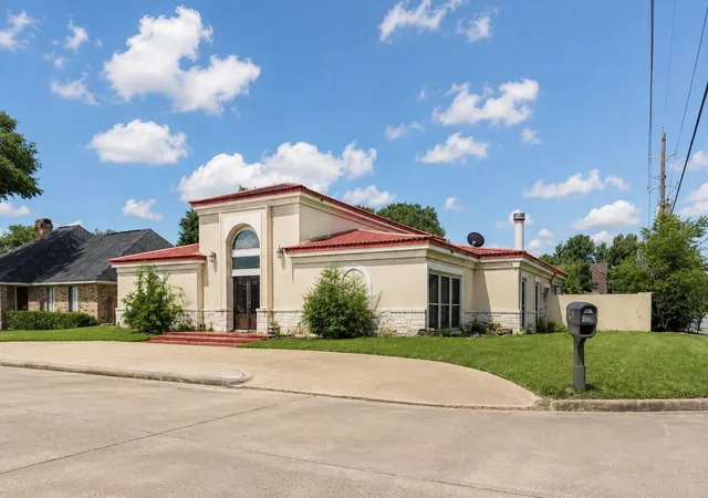 Photo 3 of Single family home for sale at 601 Westview Ter Dr, Sealy, TX 77474 | MLS# 22284174 | Listing updated on 2026-08-18