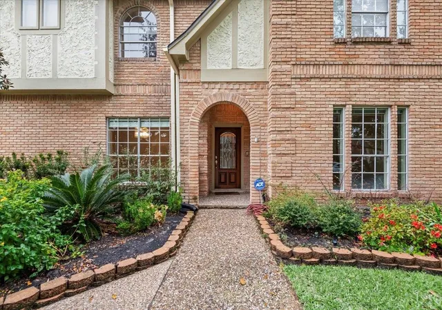 Photo 3 of Single family home for sale at 15111 T C Jester Blvd, Houston, TX 77068 | MLS# 58197289 | Listing updated on 2026-09-21
