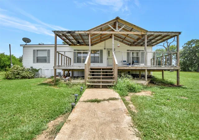 Photo 4 of Single family home for sale at 8691 River Oaks Dr, Midway, TX 75852 | MLS# 73435298 | Listing updated on 2026-09-10