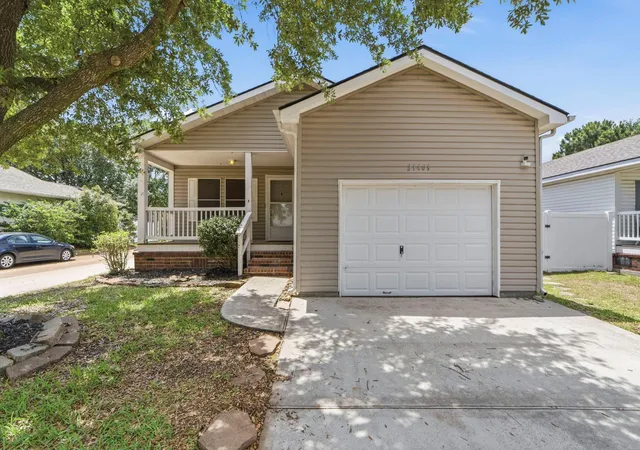 Photo 3 of Single family home for sale at 21403 Sweet Grass Ln, Tomball, TX 77375 | MLS# 38895654 | Listing updated on 2026-09-18