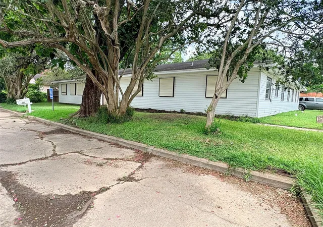 image of 217 S 17th St, West Columbia, TX 77486 | MLS# 81424608