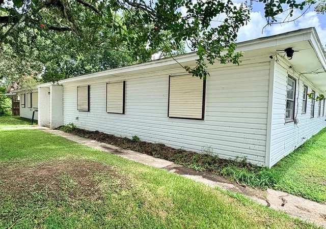 image of 217 S 17th St, West Columbia, TX 77486 | MLS# 81424608