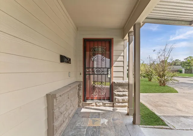 Photo 2 of Single family home for sale at 5107 Gren St, Houston, TX 77021 | MLS# 78886327 | Listing updated on 2026-06-26