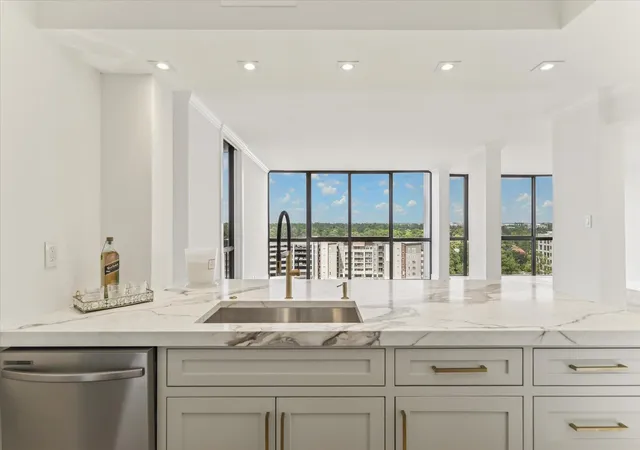 3rd image of 5001 Woodway Dr #1305, Houston, TX 77056 | MLS# 84011049