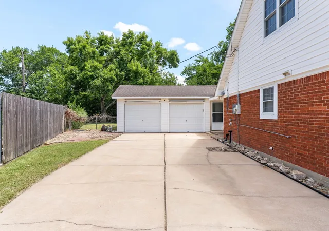 2nd image of 2025 Tupper Lake Ln, Bay City, TX 77414 | MLS# 85668773